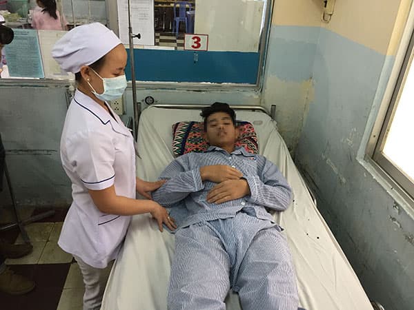 Cứu sống bệnh nhân bị xuất huyết tiêu hóa trong tình trạng bị sốt xuất huyết nặng
