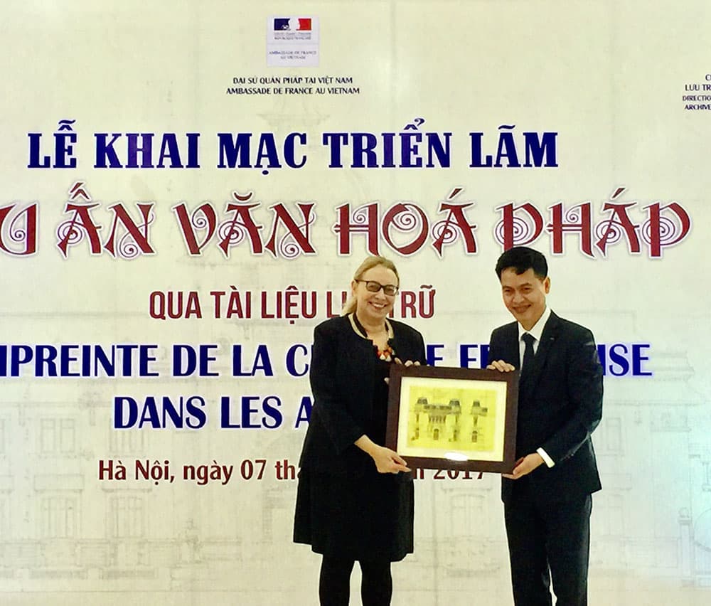 Khai mạc Triển lãm "Dấu ấn văn hóa Pháp qua tài liệu lưu trữ"