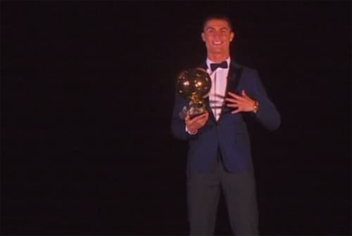 Ronaldo lần thứ 5 giành Quả bóng vàng