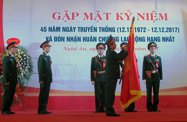 Công ty 185 (Binh đoàn 12) đón nhận Huân chương Lao động hạng Nhất