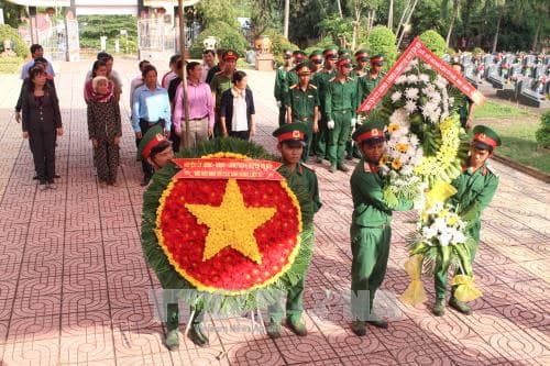 Tổ chức truy điệu, an táng 5 liệt sĩ về Nghĩa trang huyện Lộc Ninh, Bình Phước