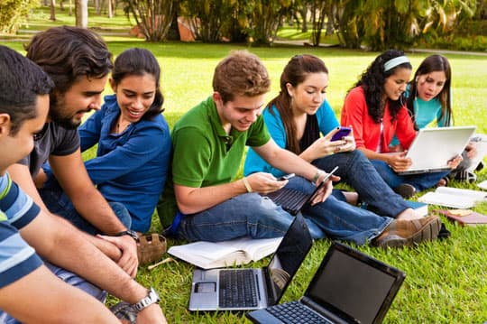 Gần 5 triệu người Mỹ vỡ nợ đại học