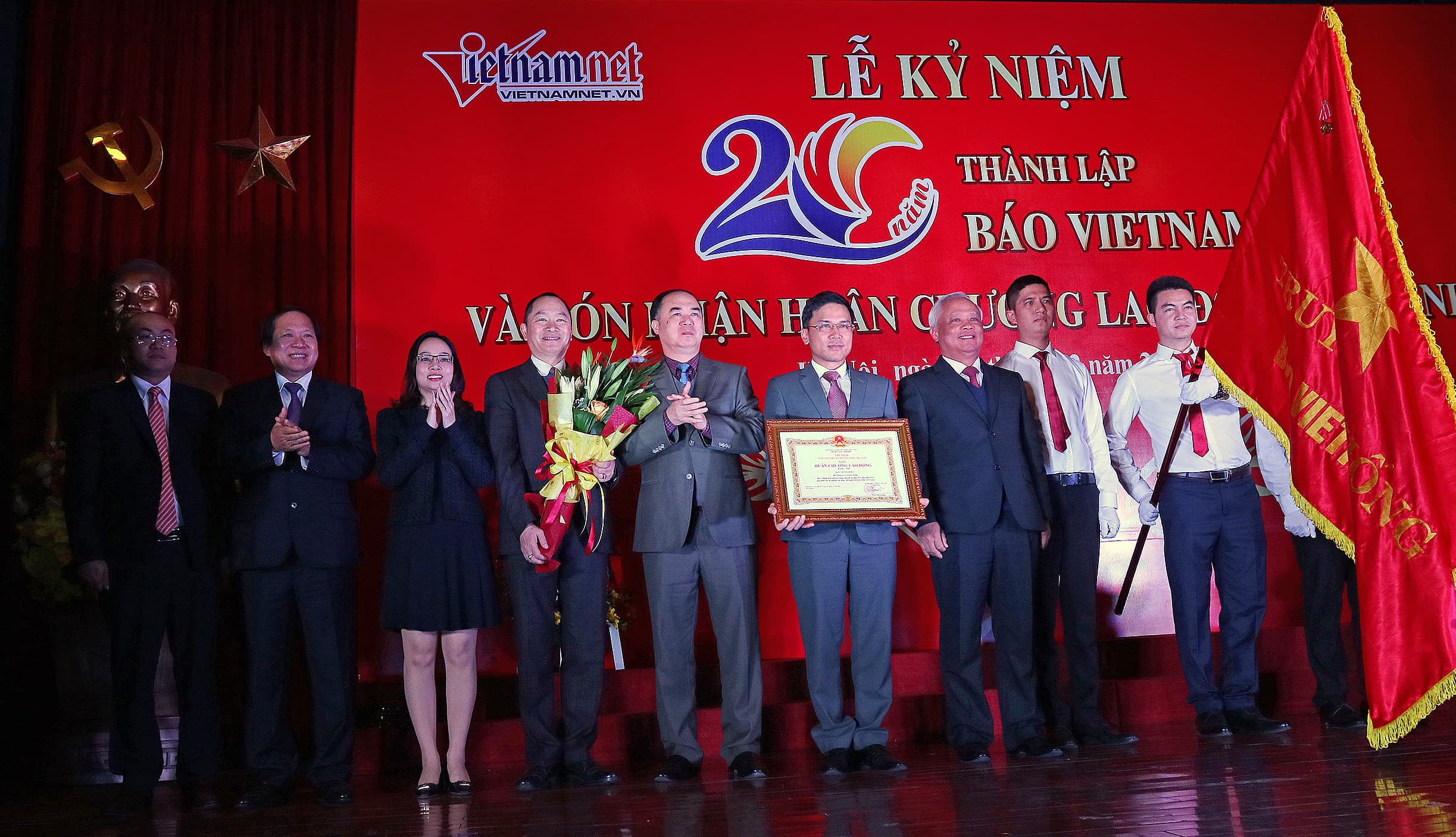 Báo VietNamNet đón nhận Huân chương Lao động hạng Nhì
