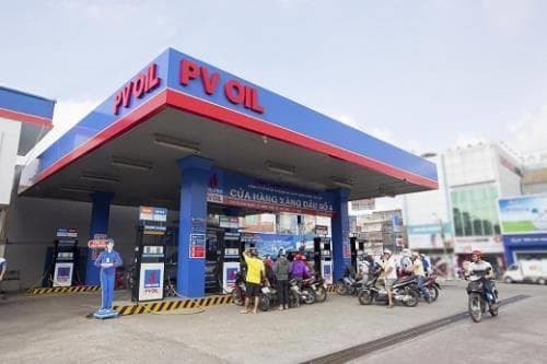 Petrolimex và PVOIL chính thức bán xăng E5 RON92 trên toàn quốc