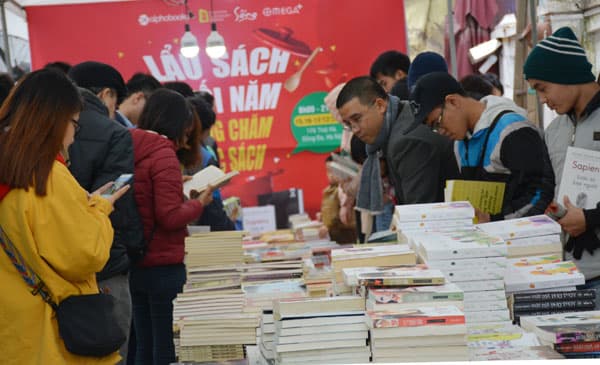 Tri ân khách hàng tại “Lẩu sách cuối năm, cùng chăm đọc sách”