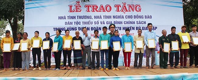 Đoàn Kinh tế – Quốc phòng 778: Bàn giao 18 căn nhà tặng đồng bào S’tiêng nghèo