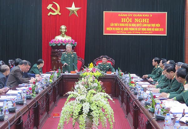 Tập trung lãnh đạo, tạo chuyển biến vững chắc trong thực hiện nhiệm vụ và xây dựng Đảng bộ
