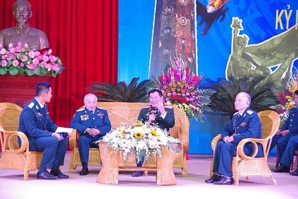 Tọa đàm, giao lưu kỷ niệm 45 năm Chiến thắng “Hà Nội - Điện Biên Phủ trên không”