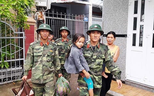 CHUNG TAY KHẮC PHỤC HẬU QUẢ THIÊN TAI