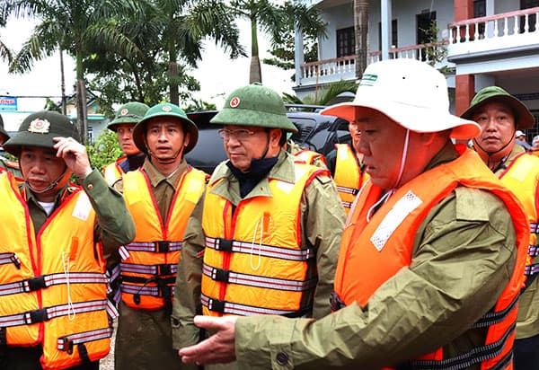 Bão số 16 đang yếu nhưng không được chủ quan
