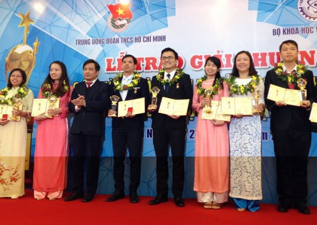 Trao Giải thưởng KHCN Thanh niên Quả Cầu Vàng 2017 và Phần thưởng nữ sinh viên tiêu biểu