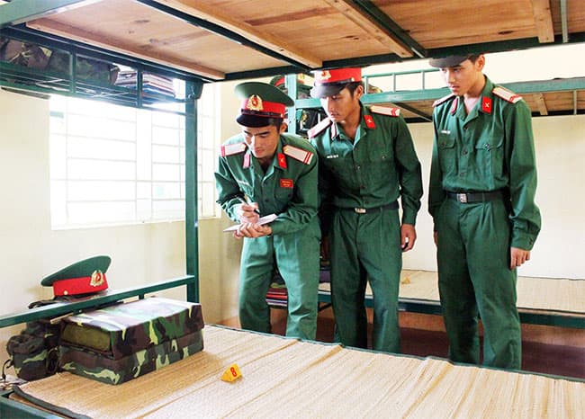 Tiết kiệm phụ cấp để giúp gia đình