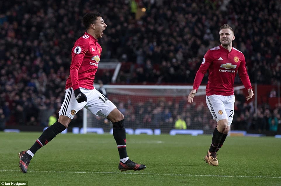 Man Utd vất vả chia điểm với Burnley
