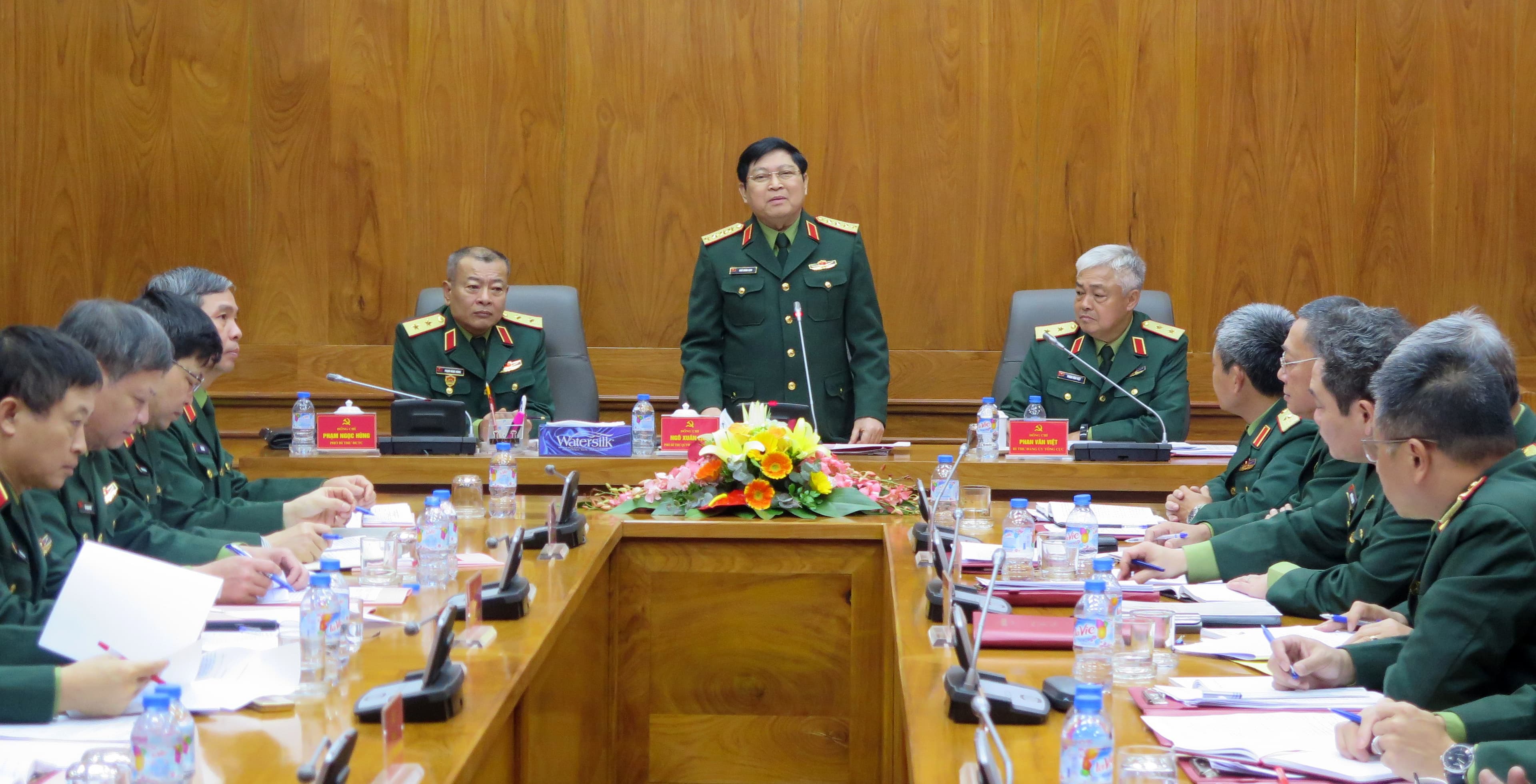 Bộ trưởng Ngô Xuân Lịch dự và phát biểu chỉ đạo tại Hội nghị Đảng ủy Tổng cục II