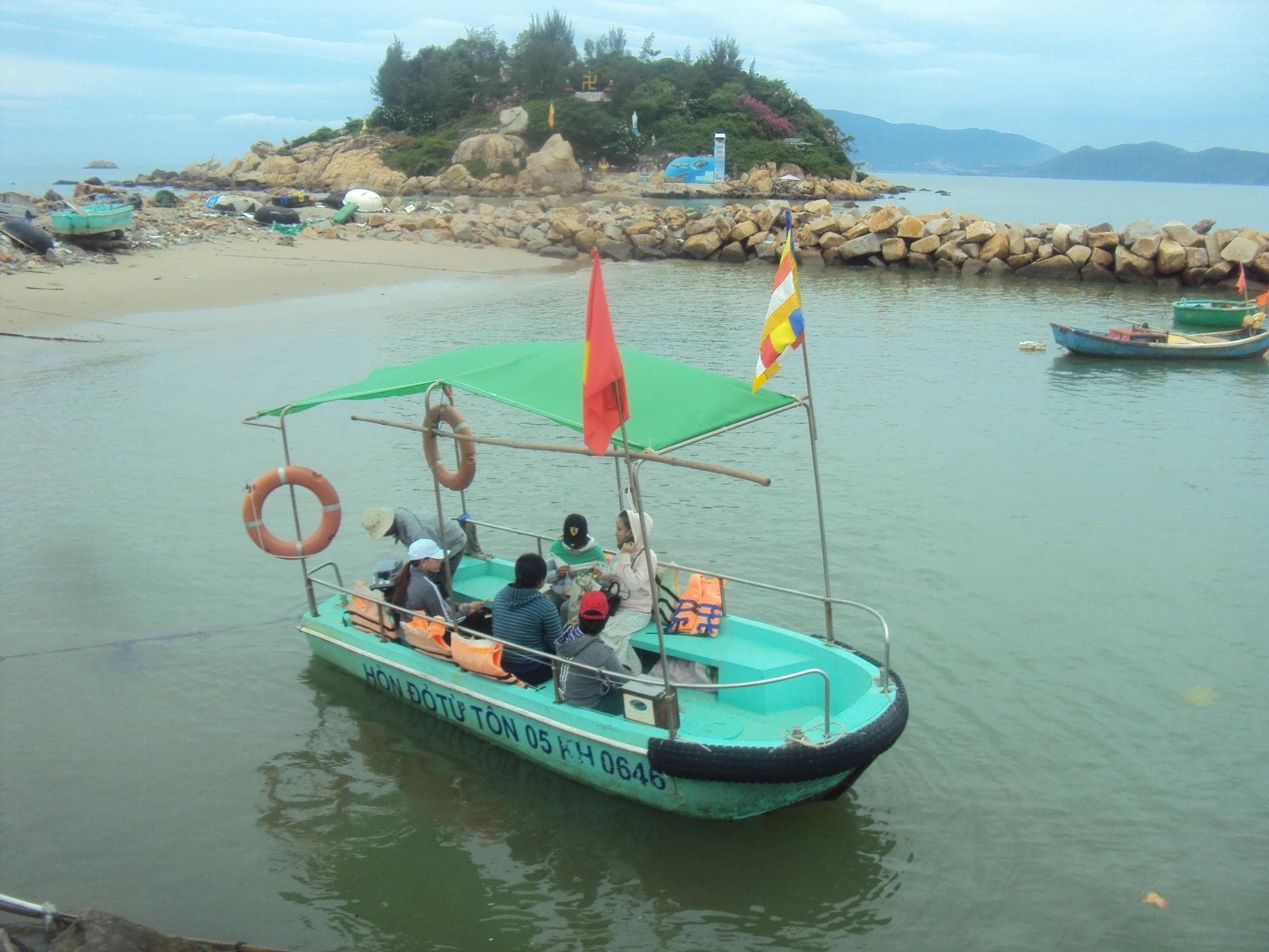 Chuyên chở khách không mặc áo phao