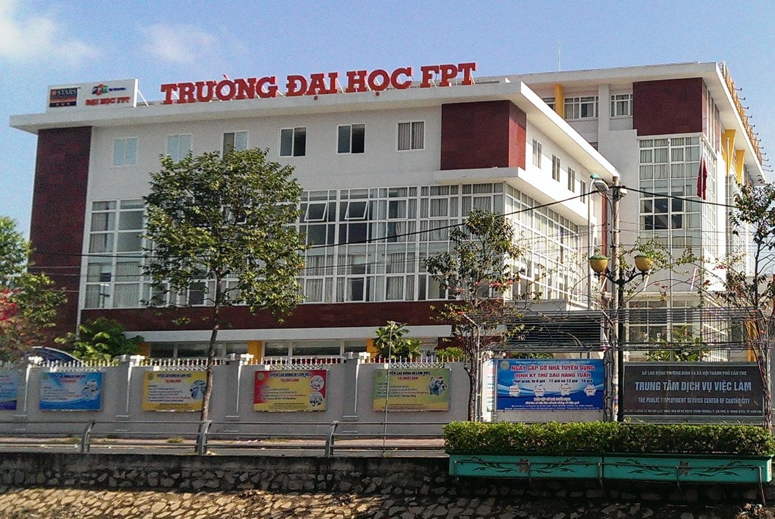 Tuyển sinh, khai giảng khi chưa đủ thủ tục pháp lý