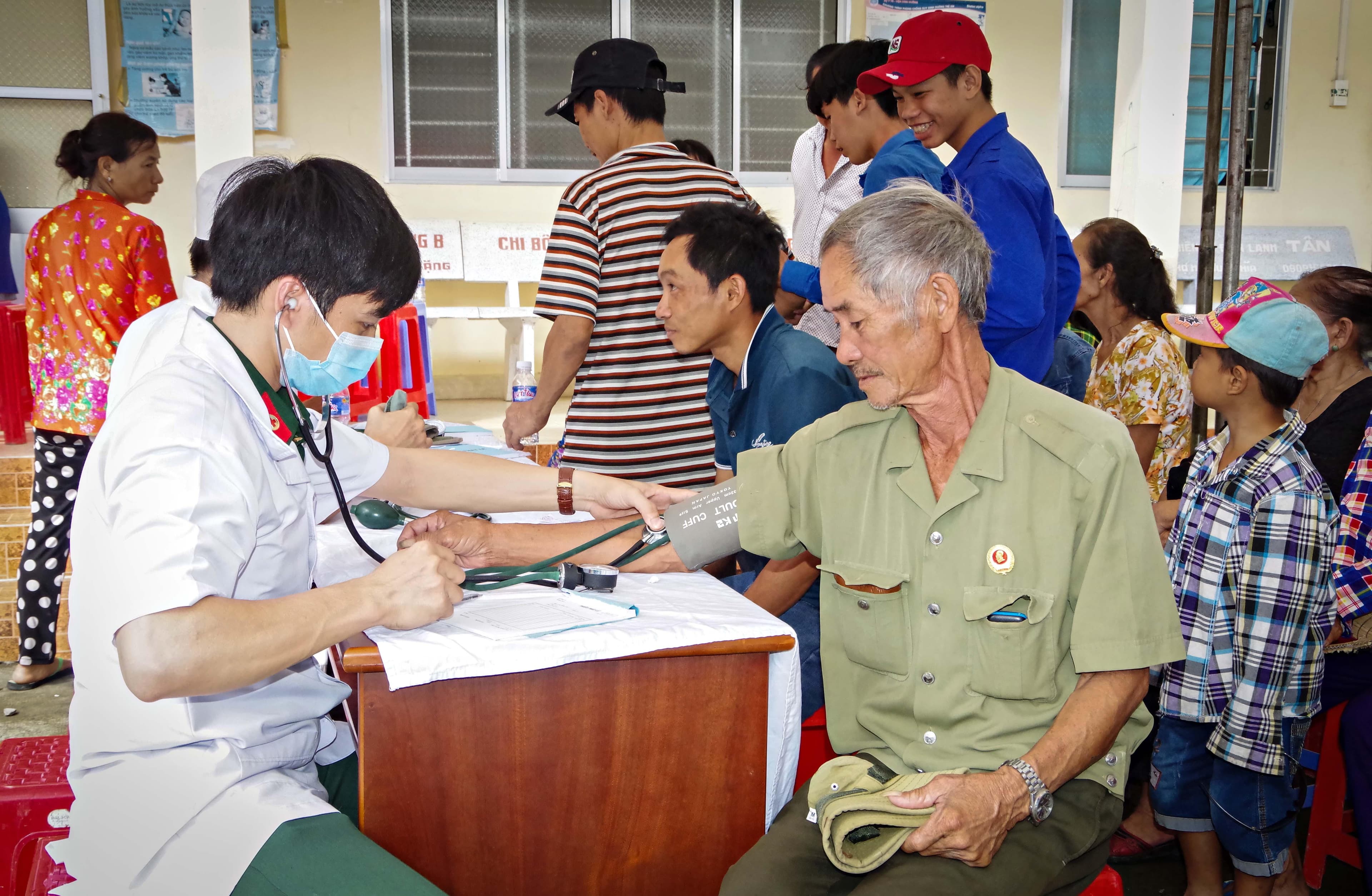 Phát huy hiệu quả trong chăm sóc sức khỏe bộ đội và nhân dân
