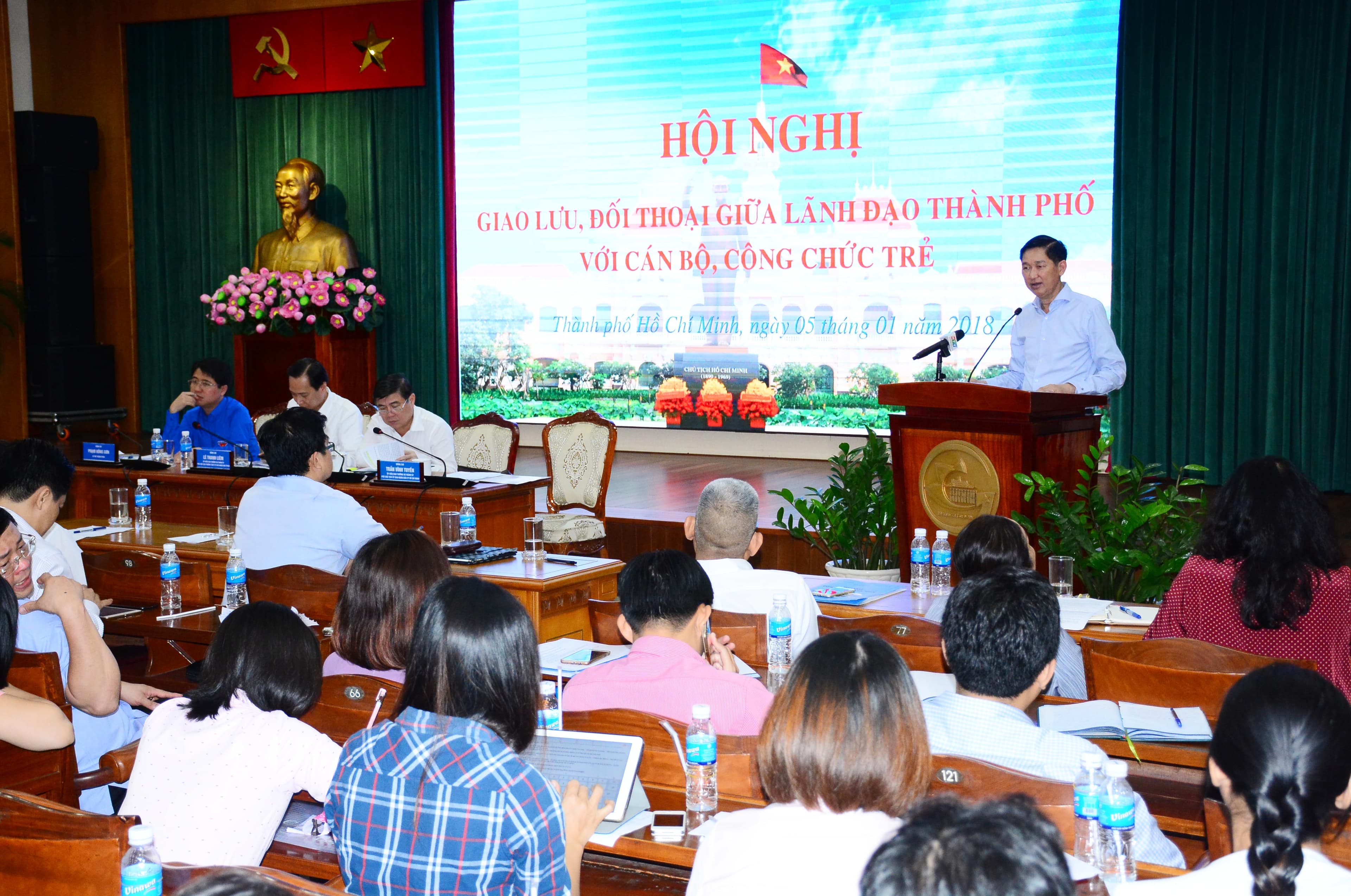 Tạo điều kiện, cơ chế thuận lợi để cán bộ, công chức trẻ phát triển