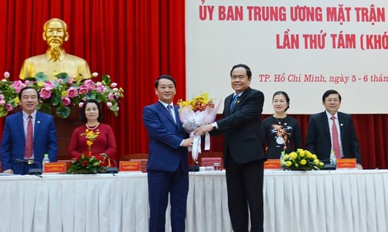 Ông Hầu A Lềnh giữ chức Phó chủ tịch - Tổng thư ký Ủy ban Trung ương MTTQ Việt Nam khóa VIII