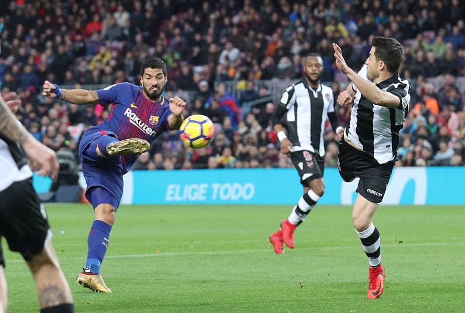 Vòng 18 La Liga: Barca thăng hoa, Real hụt hơi