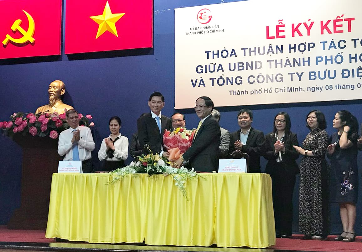 Ký kết hợp tác về triển khai các dịch vụ hành chính công