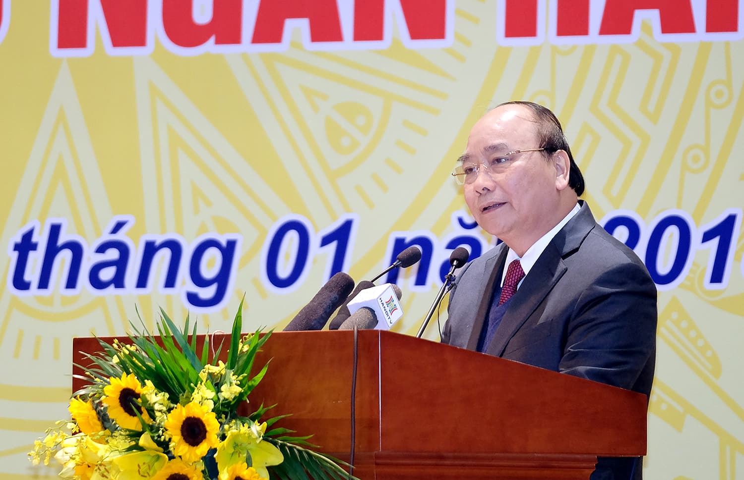 Thủ tướng Nguyễn Xuân Phúc: Tín dụng ngân hàng cần tiếp tục phát huy vai trò thúc đẩy tăng trưởng kinh tế