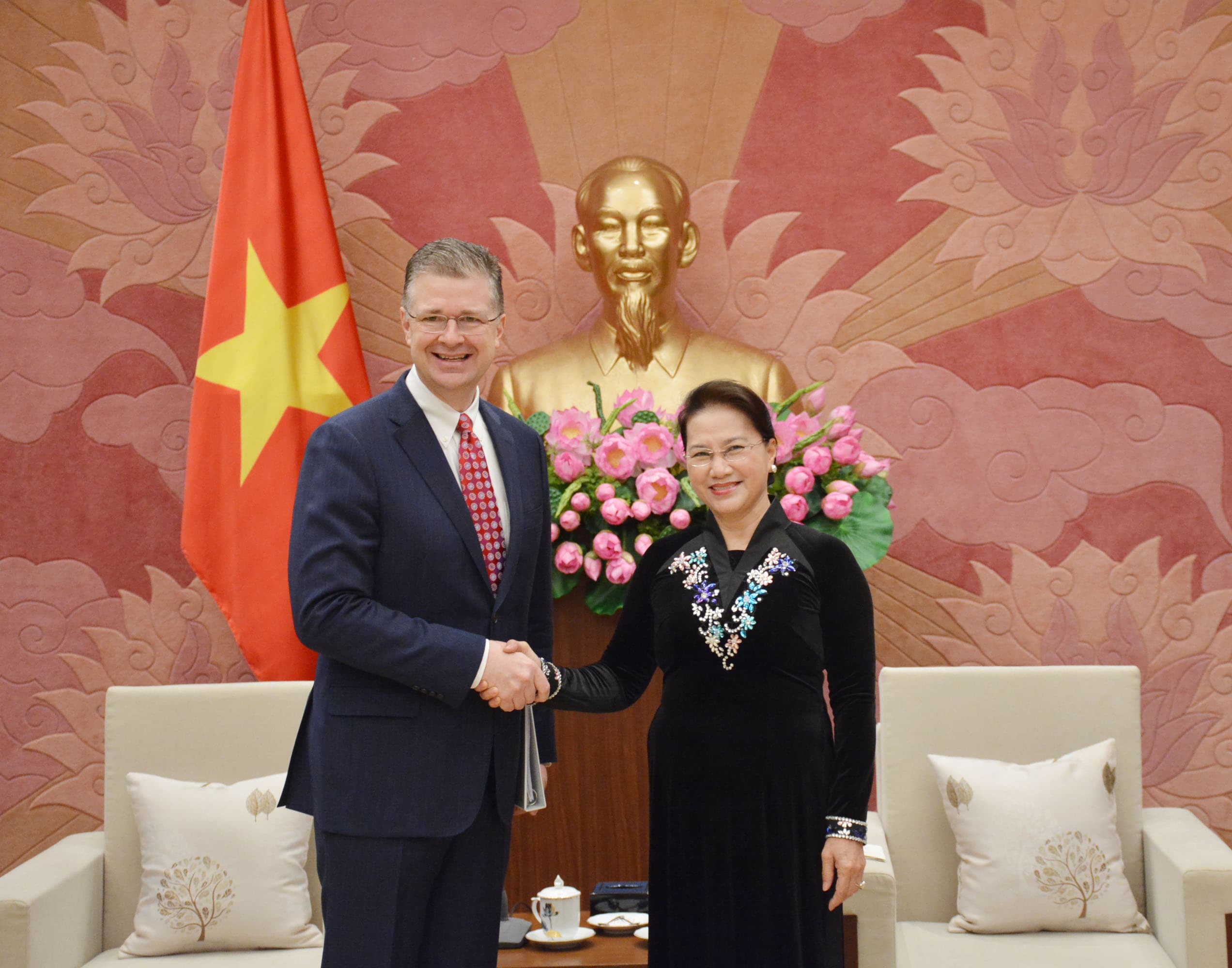 Chủ tịch Quốc hội Nguyễn Thị Kim Ngân tiếp Đại sứ Hoa Kỳ và Đại sứ Canada tại Việt Nam
