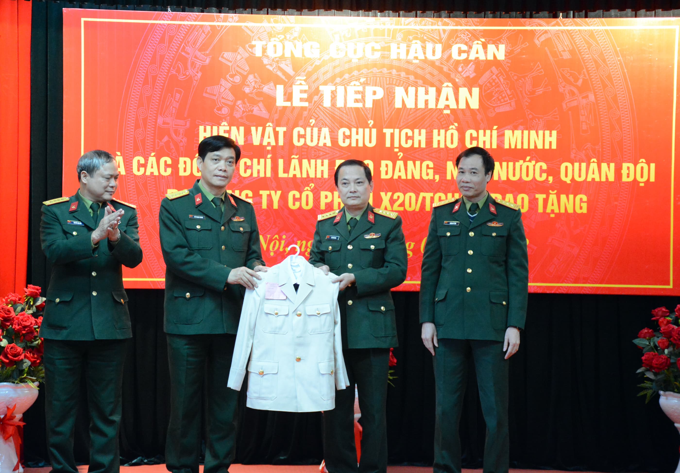 Tiếp nhận hiện vật của Chủ tịch Hồ Chí Minh và các đồng chí lãnh đạo Đảng, Nhà nước, Quân đội