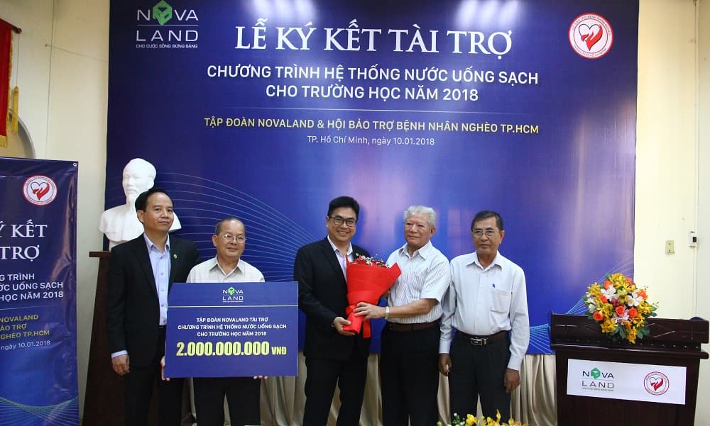 Ủng hộ 2 tỷ đồng cho chương trình “Hệ thống nước uống sạch cho trường học” ở các địa bàn khó khăn