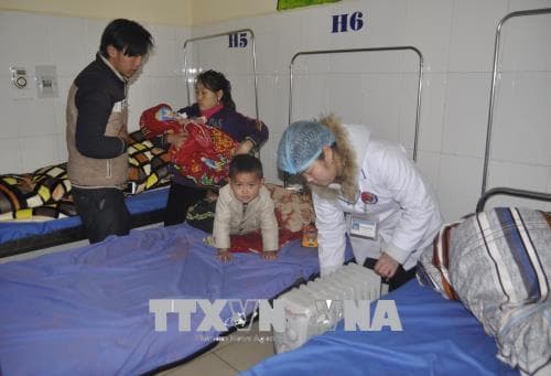 Người dân Sa Pa gồng mình chống chọi với giá rét