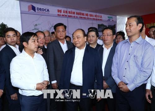 Thủ tướng Nguyễn Xuân Phúc thăm hầm đường bộ Đèo Cả