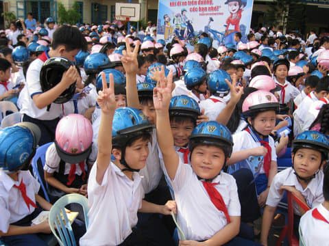 Thủ tướng chỉ thị đẩy mạnh các giải pháp nâng cao hiệu quả thực hiện quy định bắt buộc đội mũ bảo hiểm