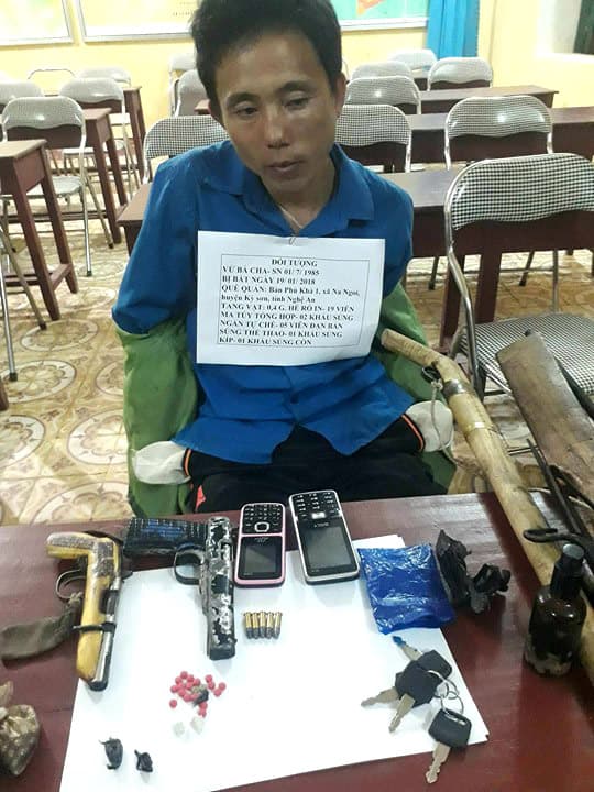 Bắt đối tượng tàng trữ ma túy và nhiều vũ khí nóng