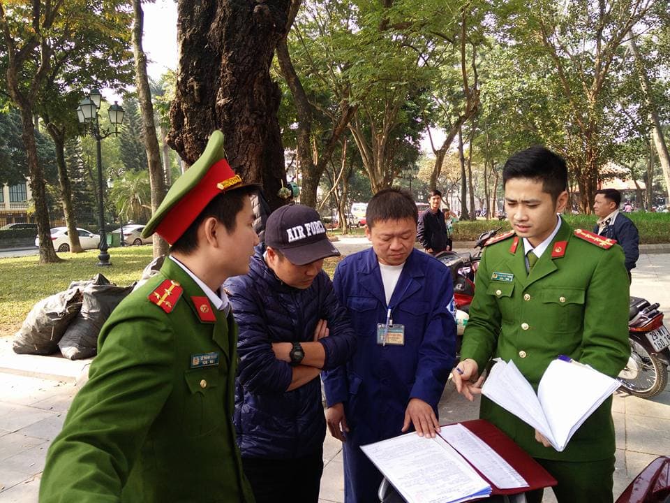 Phạt hơn 60 triệu đồng 3 điểm trông xe vi phạm quanh khu vực Hồ Gươm