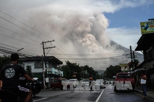 Philippines báo động núi lửa Mayon sắp "phun trào nguy hiểm"