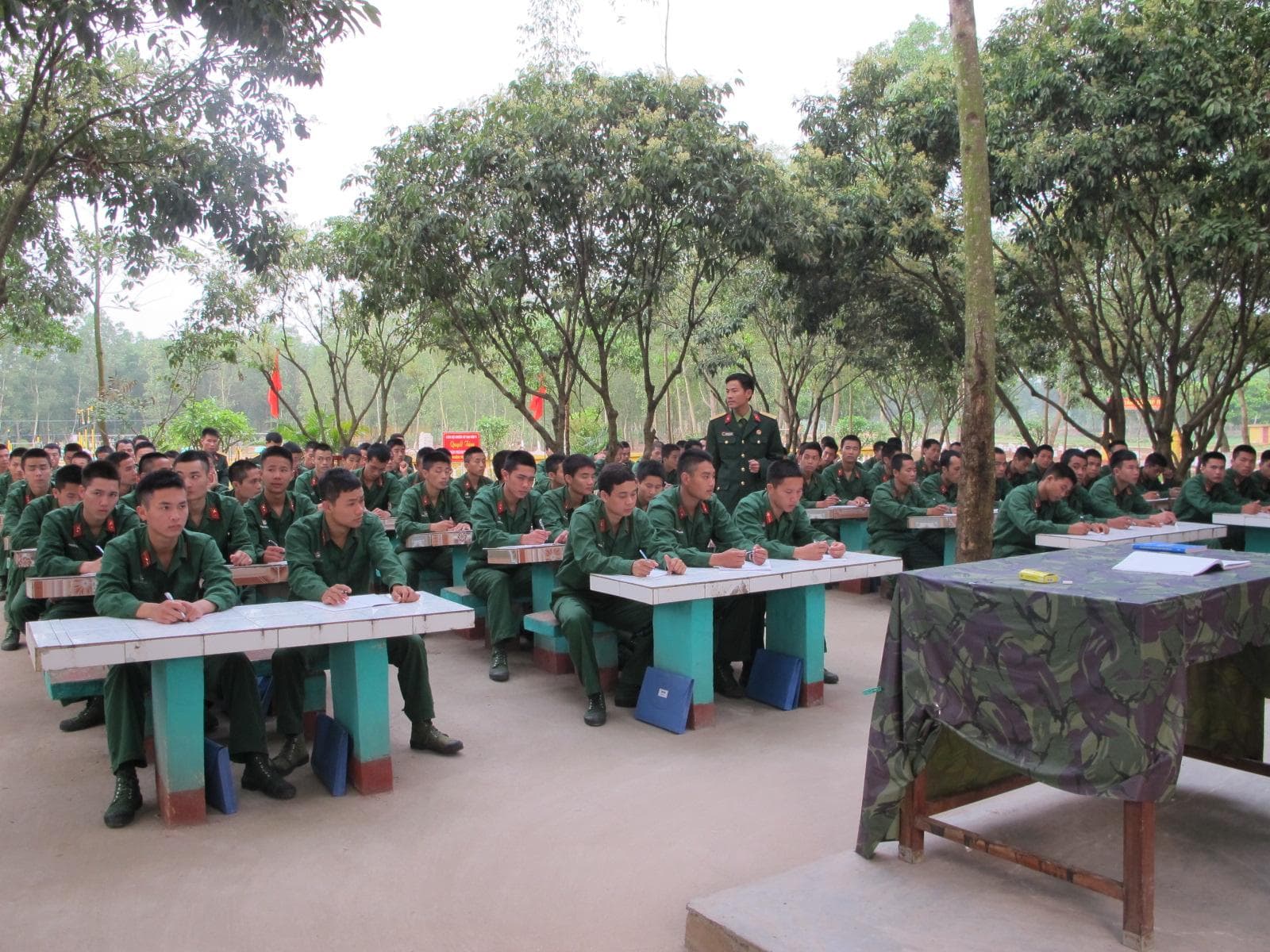 Thi đua rèn đức, luyện tài...