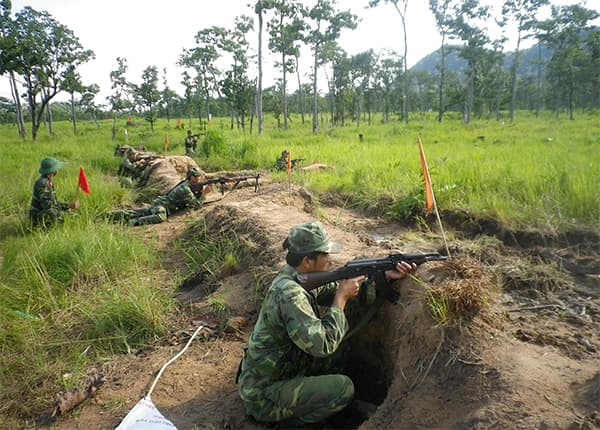 Củng cố thế trận quốc phòng gắn với thế trận an ninh nhân dân