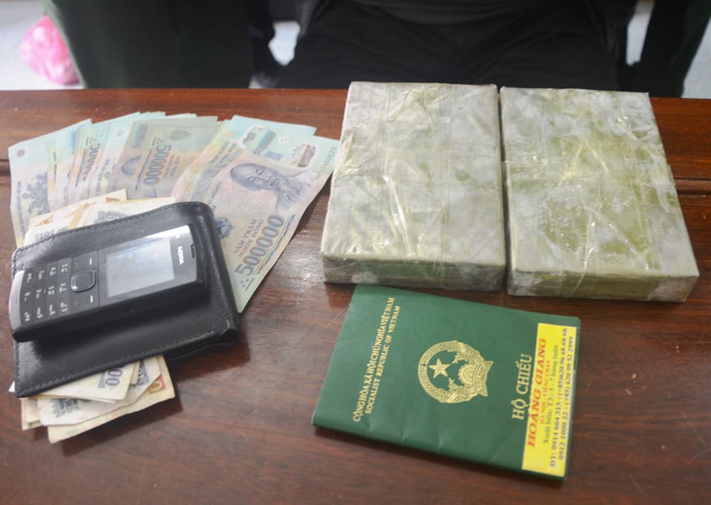 Bắt đối tượng vận chuyển heroin từ Lào về Việt Nam