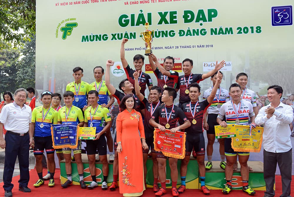 Đua xe đạp mừng các ngày lễ lớn