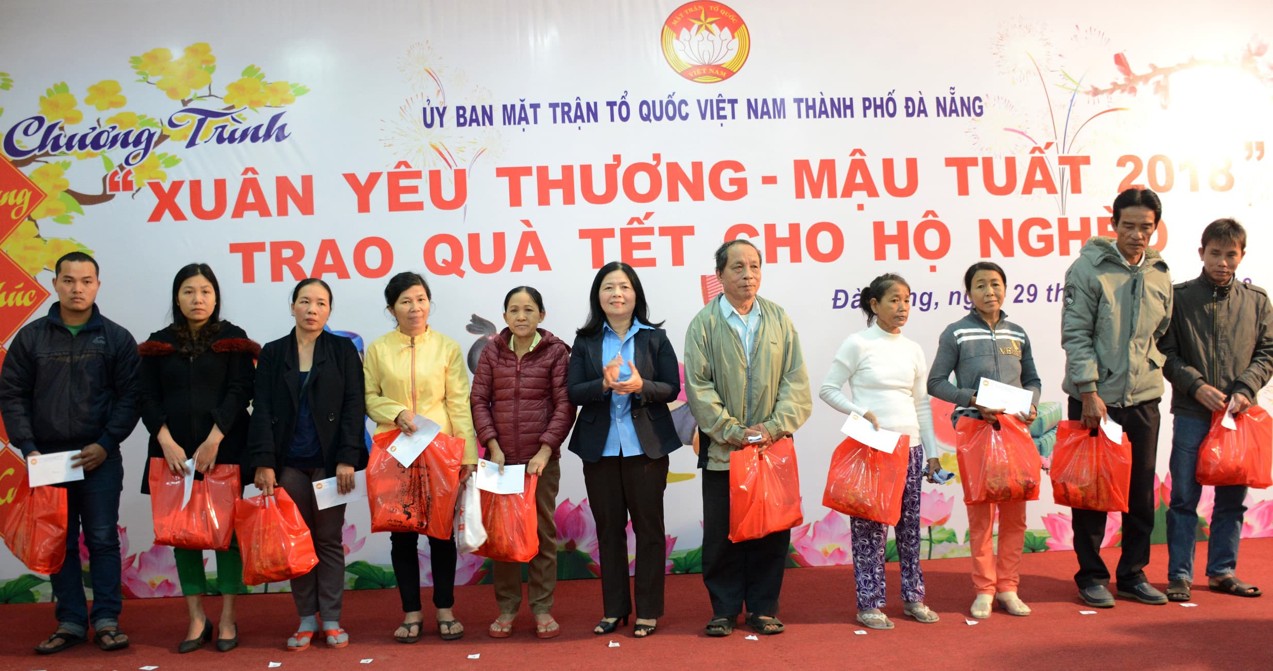 Ủy ban MTTQ Việt Nam TP Đà Nẵng trao 3.520 suất quà Tết tặng hộ nghèo