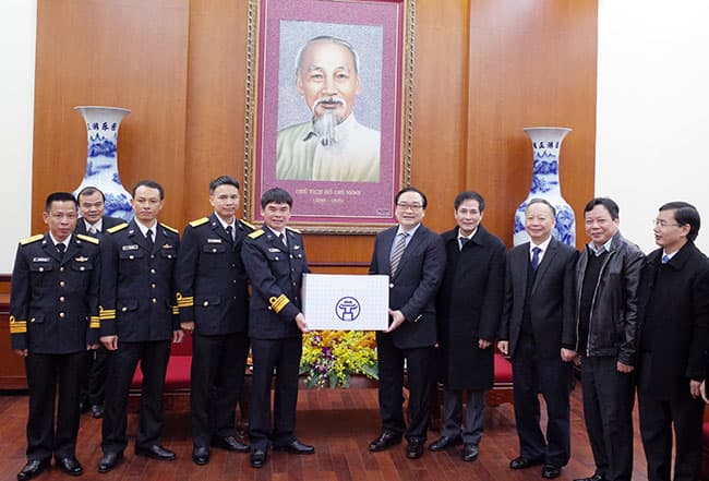 Bí thư Thành ủy Hà Nội gặp mặt đại diện Lữ đoàn tàu ngầm 189 Hải quân