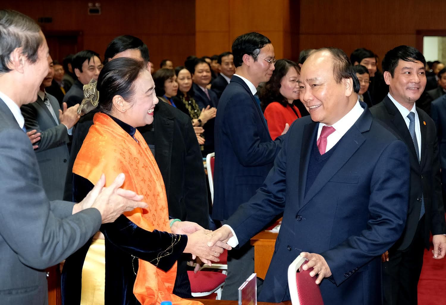 Thủ tướng Nguyễn Xuân Phúc dự hội nghị ngành thuế