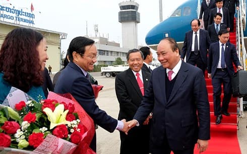 Thủ tướng Nguyễn Xuân Phúc đến Viêng Chăn, bắt đầu tham dự và đồng chủ trì Kỳ họp lần thứ 40 Ủy ban liên Chính phủ Việt Nam-Lào