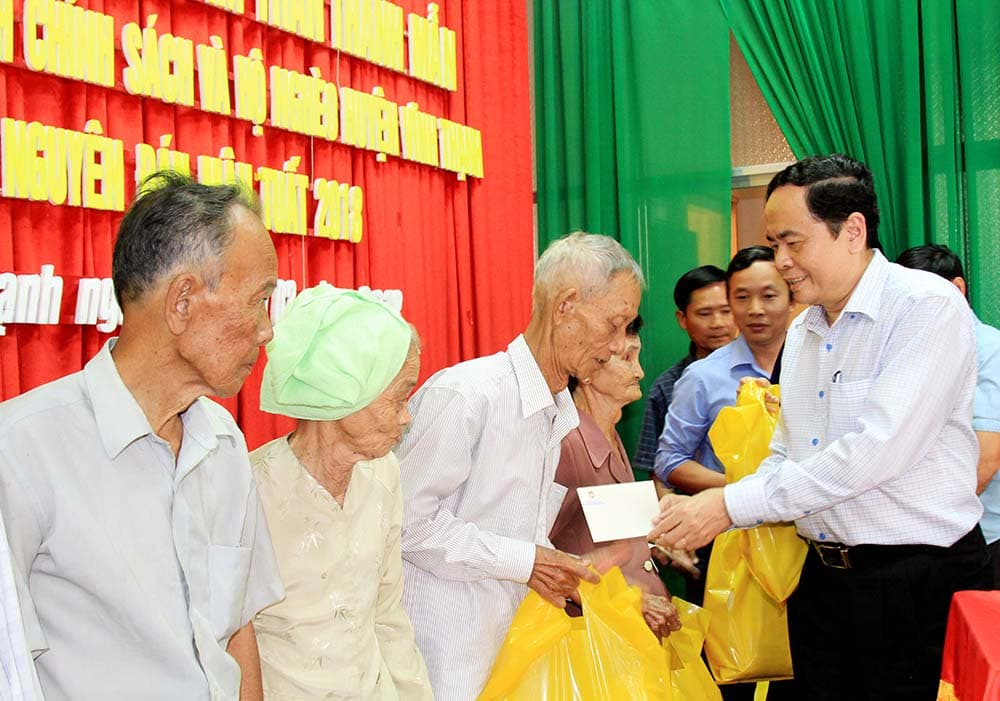 Chủ tịch Uỷ ban Trung ương MTTQ Việt Nam trao nhà, tặng quà Tết hộ nghèo, gia đình chính sách, công nhân tại TP Cần Thơ