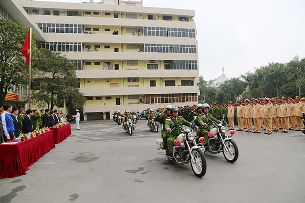 Xử lý nghiêm hành vi chống người thi hành công vụ trong lĩnh vực giao thông