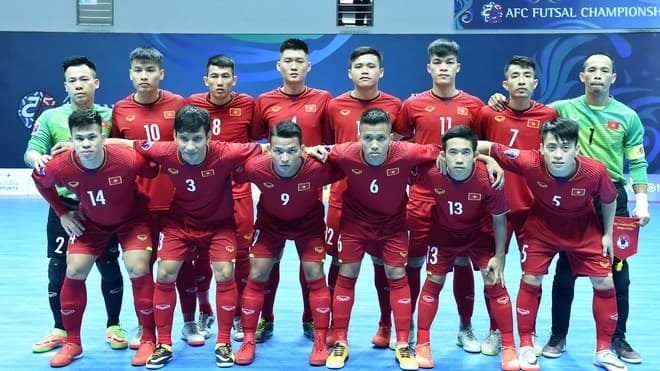 Tuyển Việt Nam xuất sắc giành vé vào tứ kết