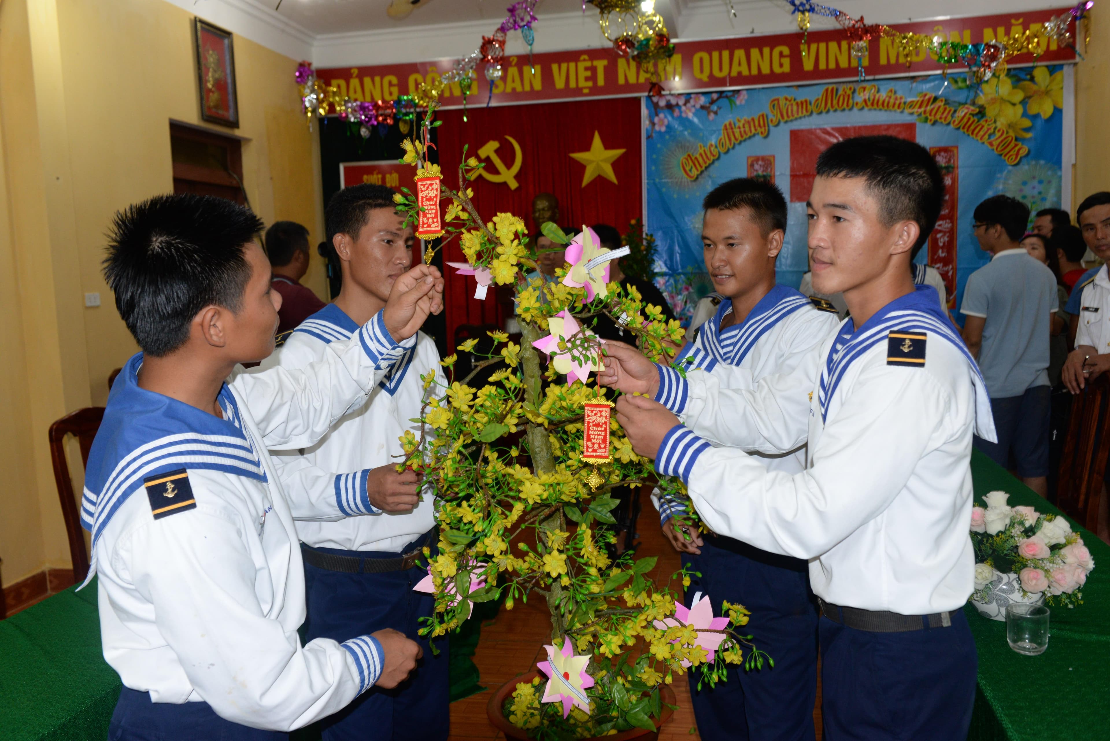 Tết đến sớm ở Trường Sa