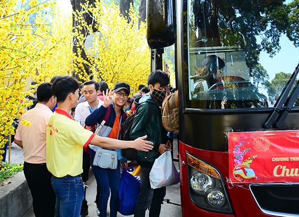 TP Hồ Chí Minh tiễn 3.000 sinh viên về quê đón Tết