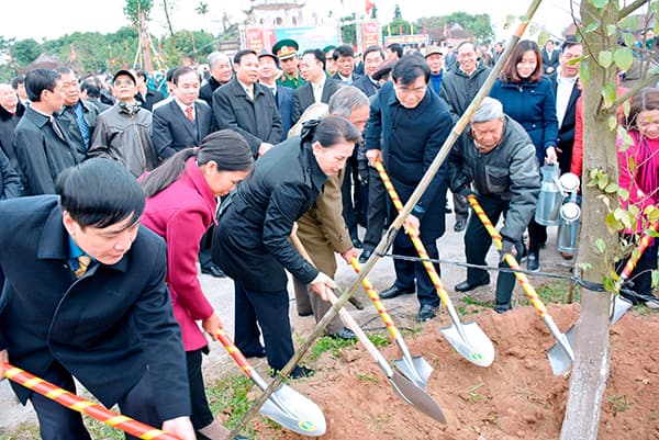 Chủ tịch Quốc hội dự chương trình Tết sum vầy, Tết trồng cây tại Hải Dương