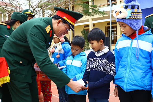 Xuân ấm đến vùng quê cách mạng